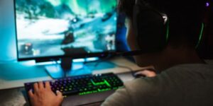 Узлуксиз 4 кун компютер ўйинларини ўйнаган бола вафот этди