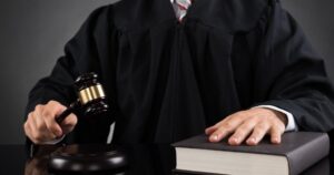 Маъсулиятсиз отадан қўшимча харажатлар ундирилди.